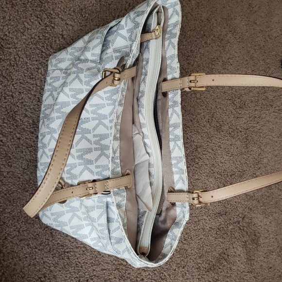 Women's hand bag